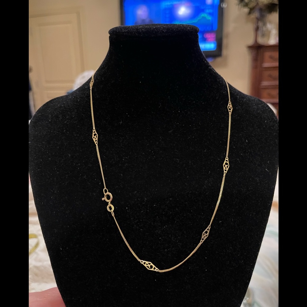 Vntg 14k yellow gold 18” station chain necklace 2.8 grams. Italy GORGEOUS!